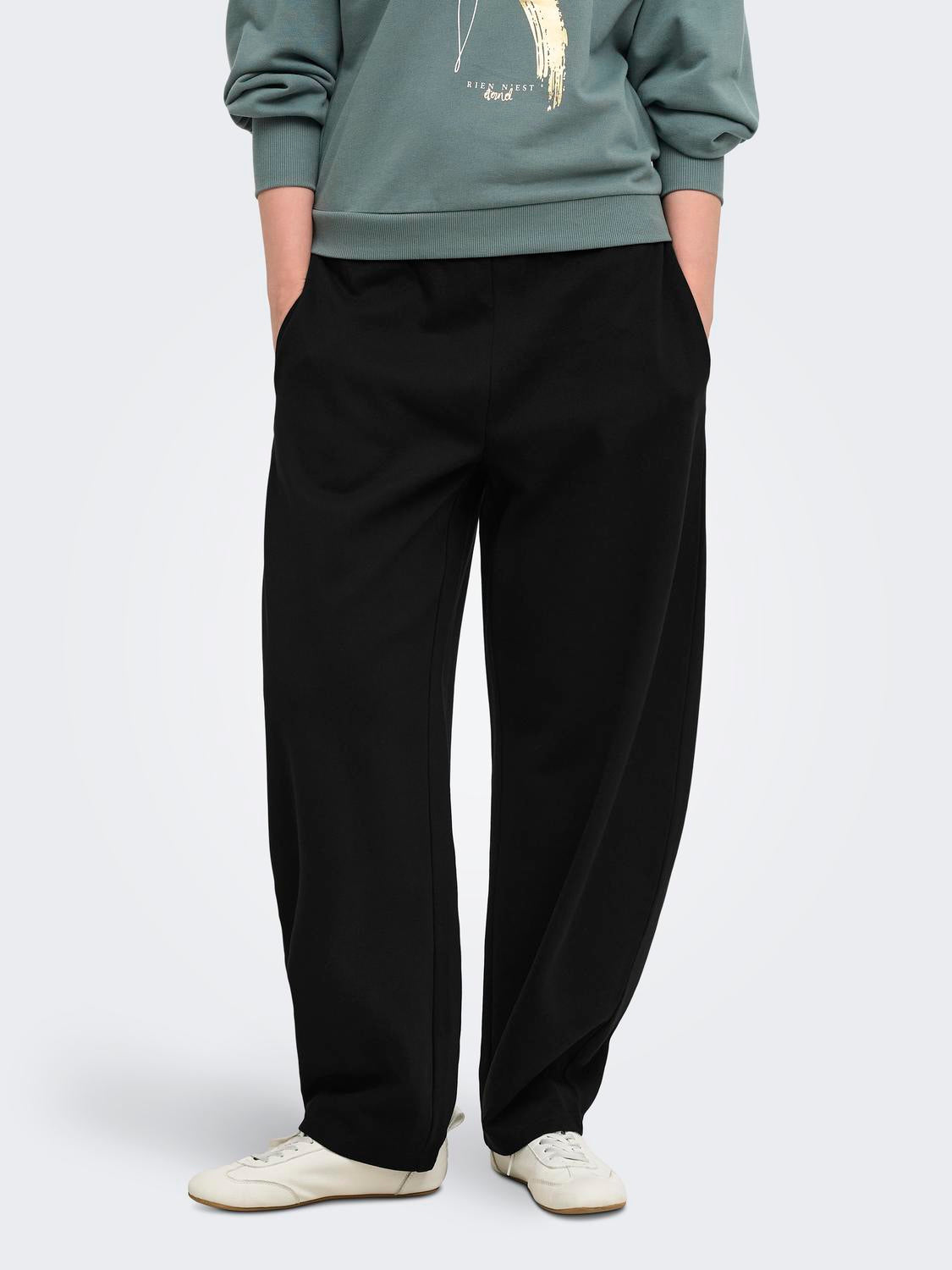 model_shot-front